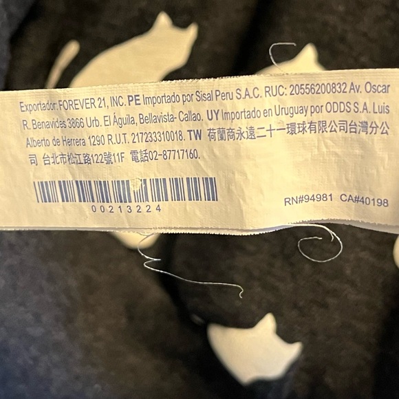 Forever 21 Cat Graphic Sweatshirt - Picture 5 of 5